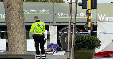 Fietsster (41) komt onder vrachtwagen terecht en wordt in。